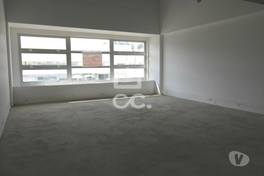 Aluguer Loja Marinha Grande - Fotos para Escritorio com 69m2 de área e lugar de garagem na cave.