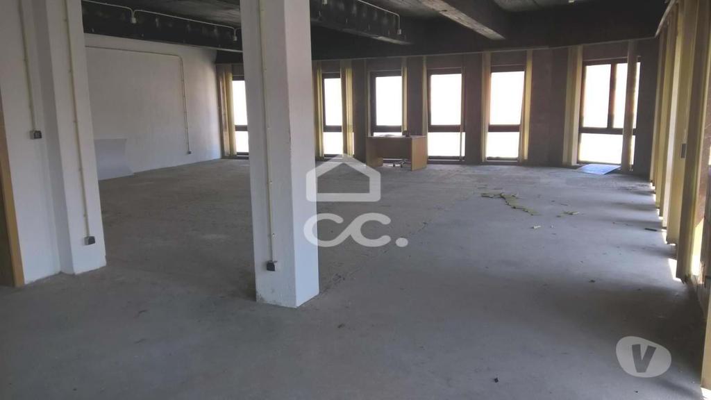 Aluguer Loja Marinha Grande - Fotos para Espaço para serviços com 235m2 de área localizado no centro...