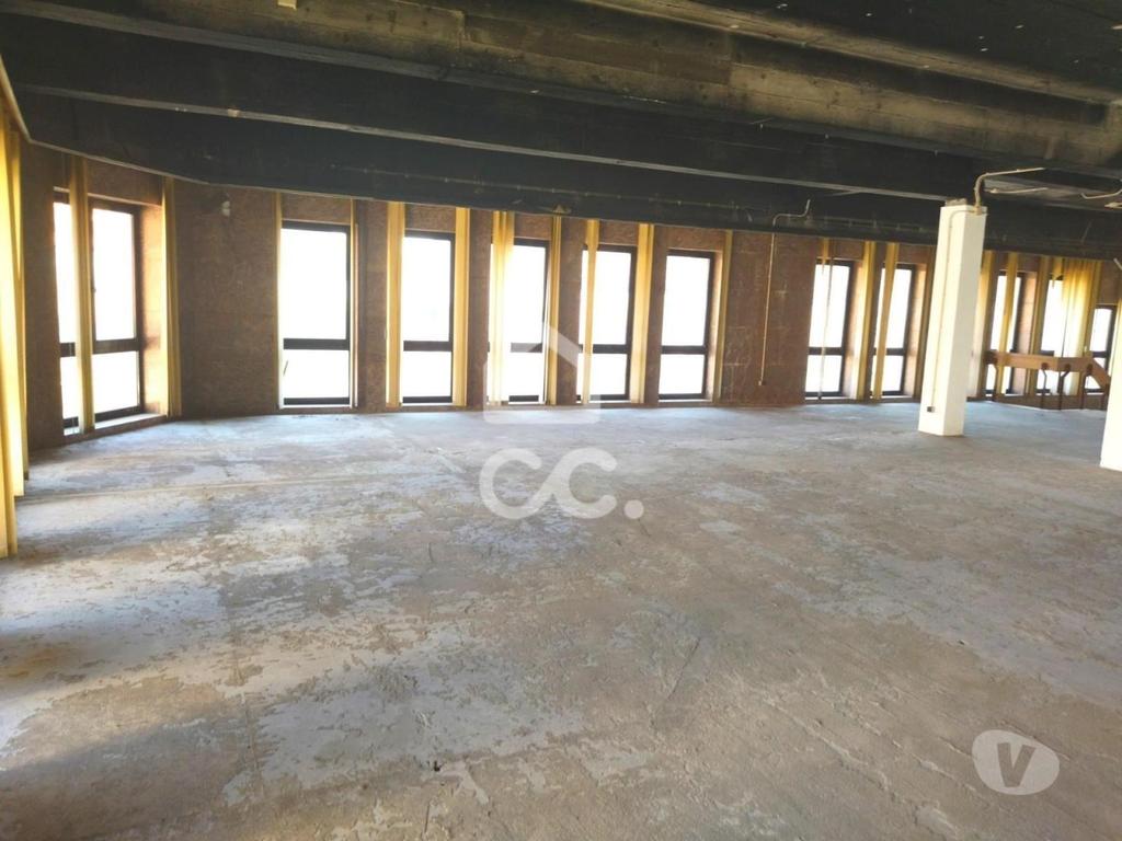Aluguer Loja Marinha Grande - Fotos para Espaço para serviços com 235m2 de área localizado no centro...