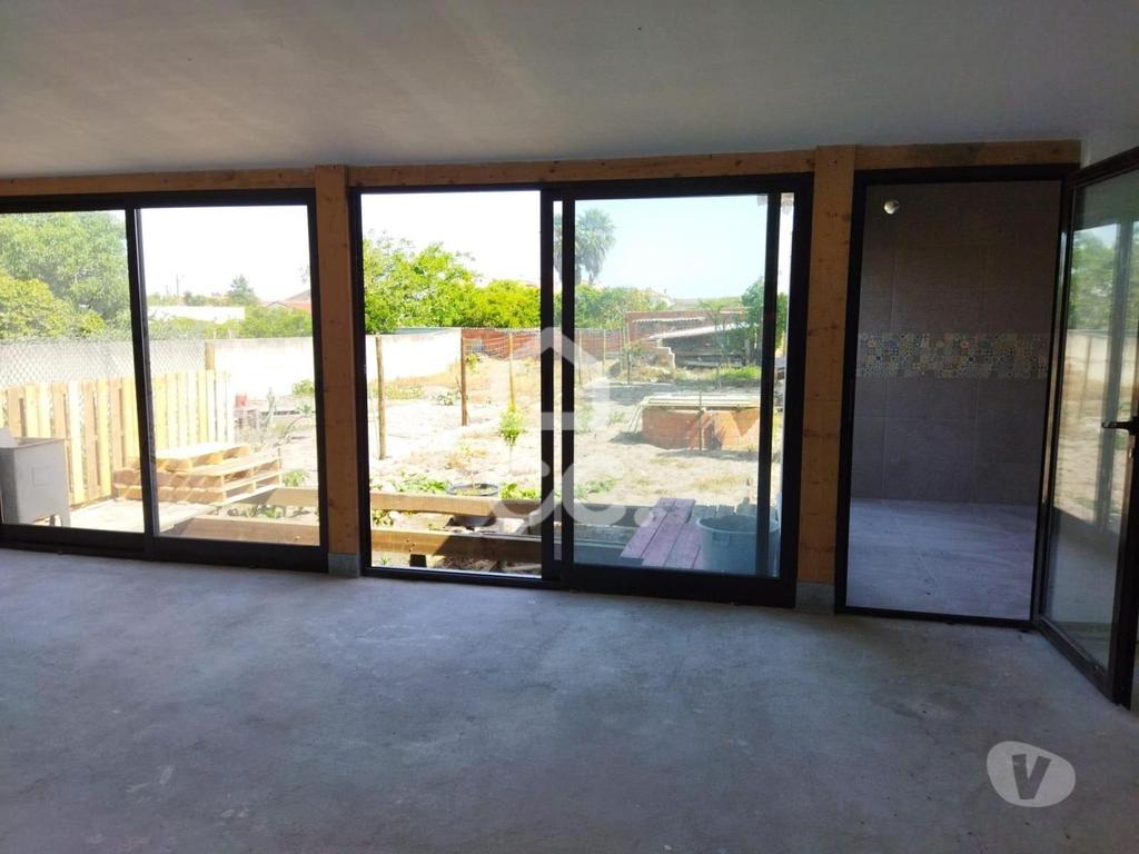 Apartamentos a venda Marinha Grande - Fotos para Moradia individual T3 em fase final de reconstrução, inserida em