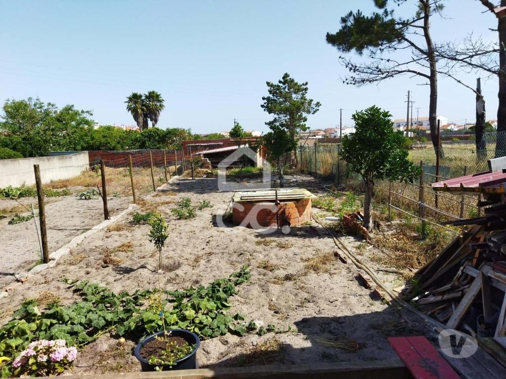 Apartamentos a venda Marinha Grande - Fotos para Moradia individual T3 em fase final de reconstrução, inserida em