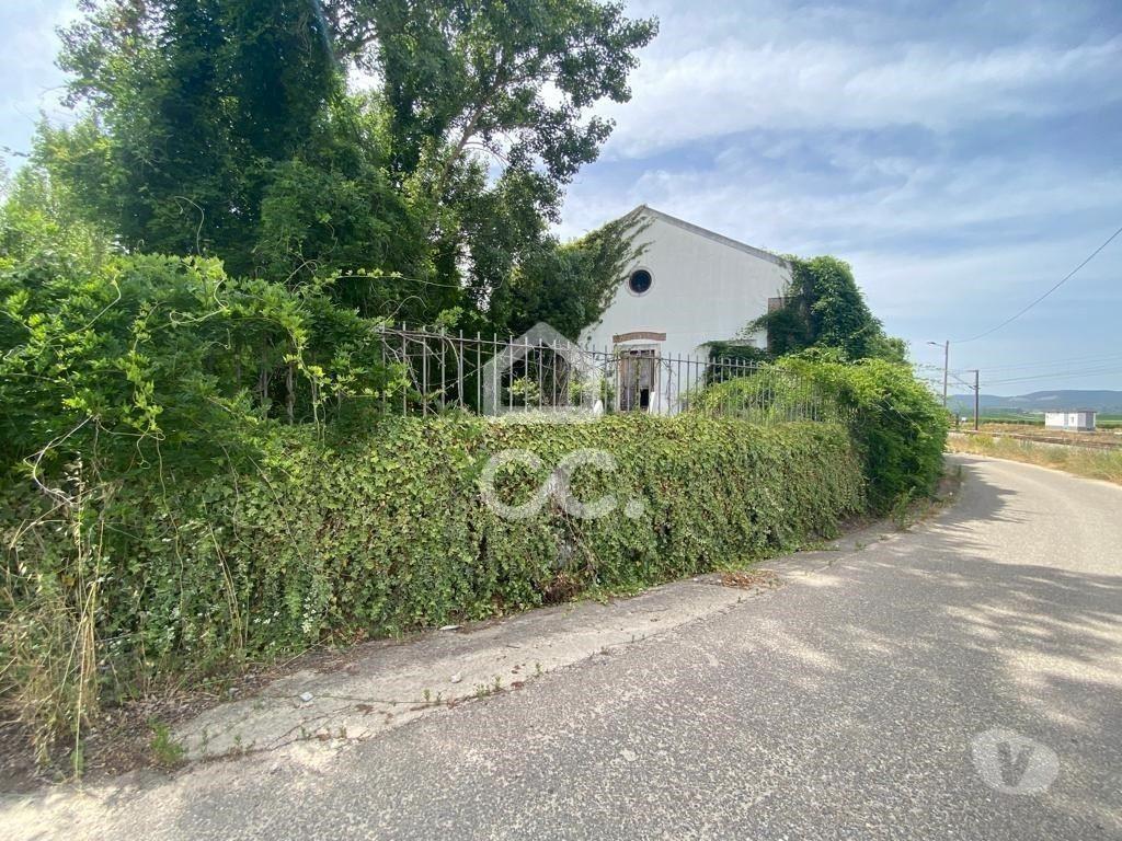 Apartamentos a venda Constância - Fotos para Moradia terrea T6 em Casal da Igreja -Constancia (235 M 01342)