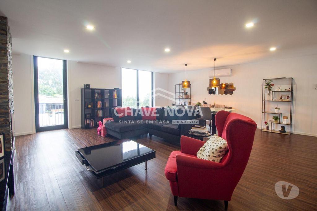 Apartamentos a venda Vila Nova de Gaia - Fotos para Moradia V3+1 com piscina e vista mar em Grijó - Vila Nova de