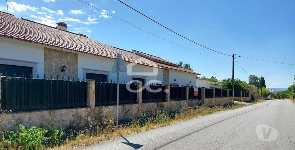 Apartamentos a venda Tomar - Fotos para Moradia tipologia T4, localizada em Carrazede - Tomar, com