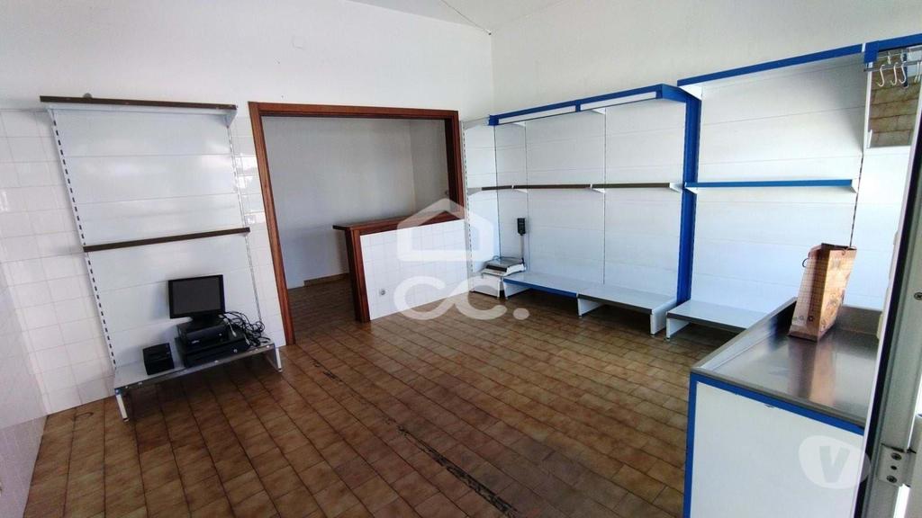 Comprar Loja Marinha Grande - Fotos para Loja com 33m2 de área para comercio ou serviços.