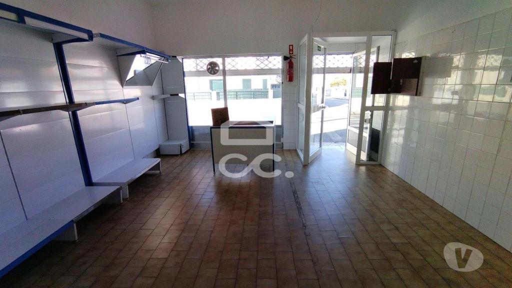 Comprar Loja Marinha Grande - Fotos para Loja com 33m2 de área para comercio ou serviços.