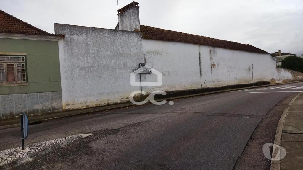 Apartamentos a venda Alpiarça - Fotos para Moradia para recuperar com duas frentes em zona Prime