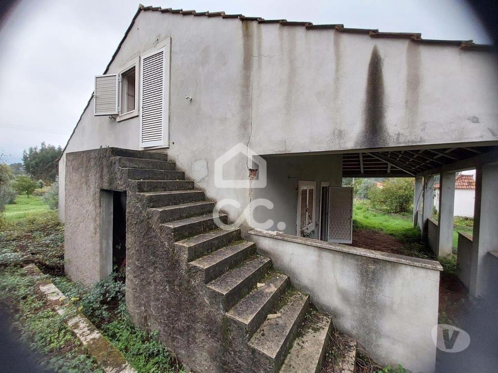 Apartamentos a venda Ferreira do Zêzere - Fotos para Moradia T4 térrea, implantada em lote com 2400 m2, localizada em