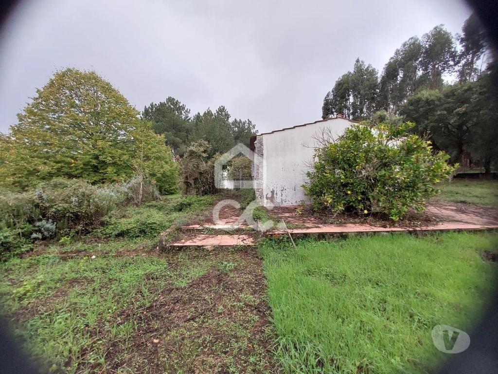 Apartamentos a venda Ferreira do Zêzere - Fotos para Moradia T4 térrea, implantada em lote com 2400 m2, localizada em