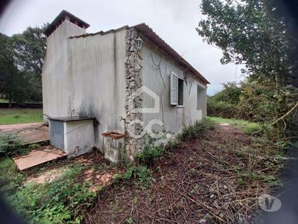 Apartamentos a venda - Fotos para Moradia T4 térrea, implantada em lote com 2400 m2, localizada em