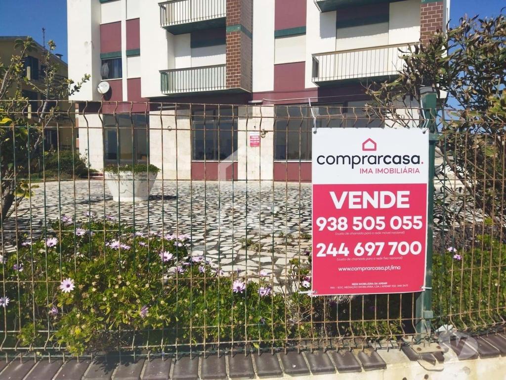 Comprar Loja Leiria - Fotos para PRAIA DO PEDROGÃO----Espaço Comercial com a área útil de 166...