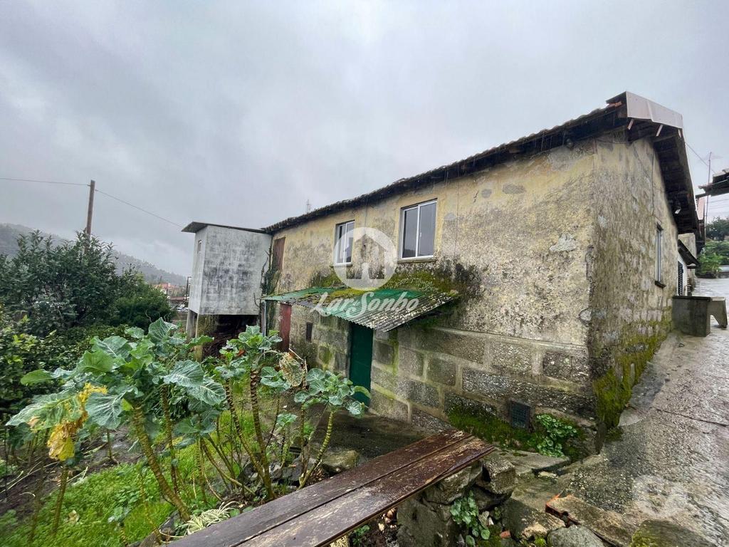 Apartamentos a venda Guimarães - Fotos para Guimaraes-Moradia para recuperar (245-M-01642)