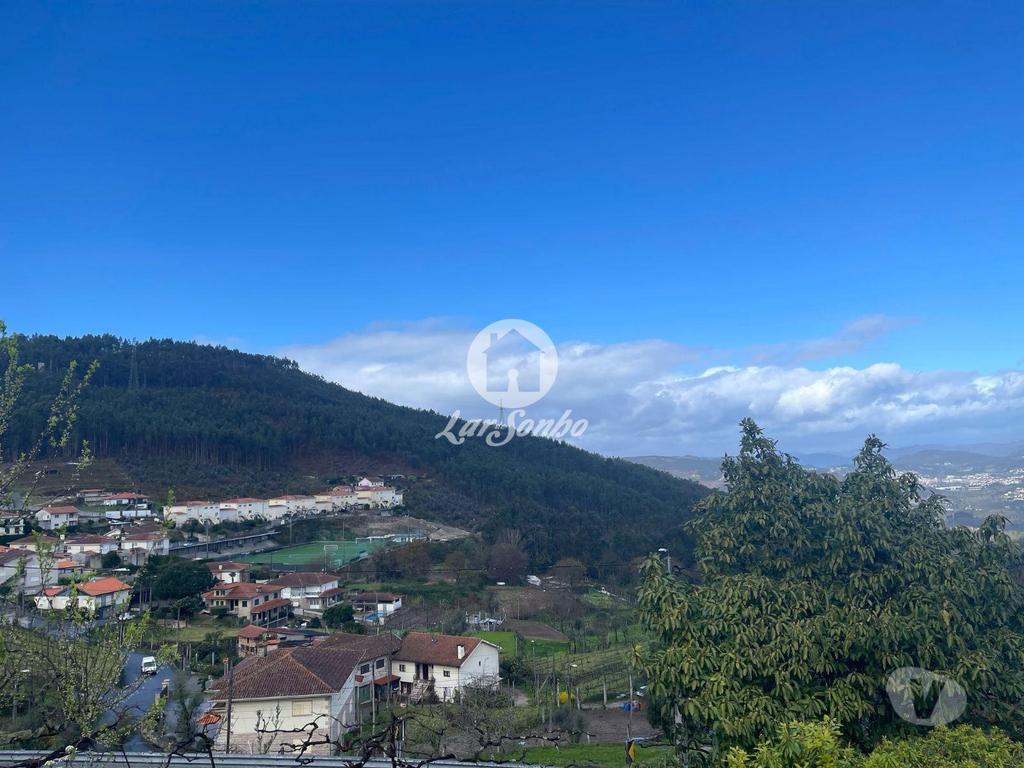 Apartamentos a venda Guimarães - Fotos para Guimaraes-Moradia para recuperar (245-M-01642)