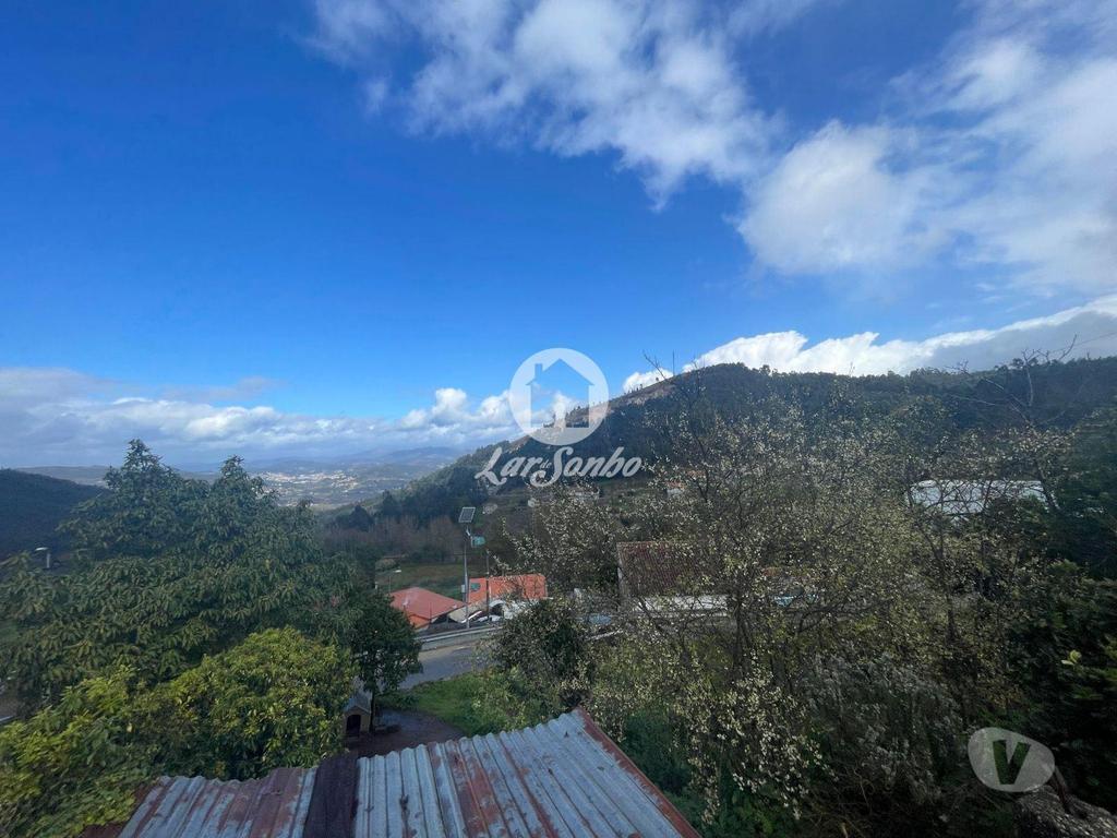 Apartamentos a venda Guimarães - Fotos para Guimaraes-Moradia para recuperar (245-M-01642)