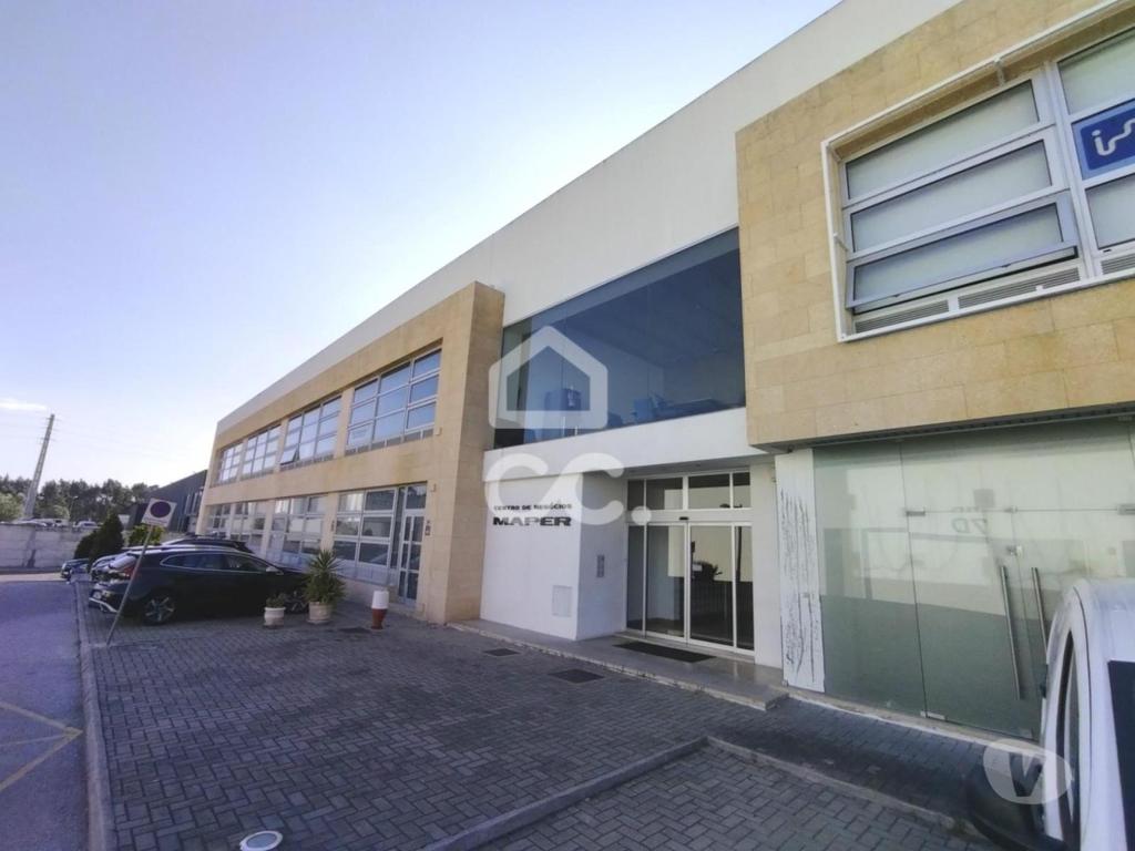 Aluguer Loja Marinha Grande - Fotos para Escritório para arrendar c 85m2 de área, parqueamento na cave...