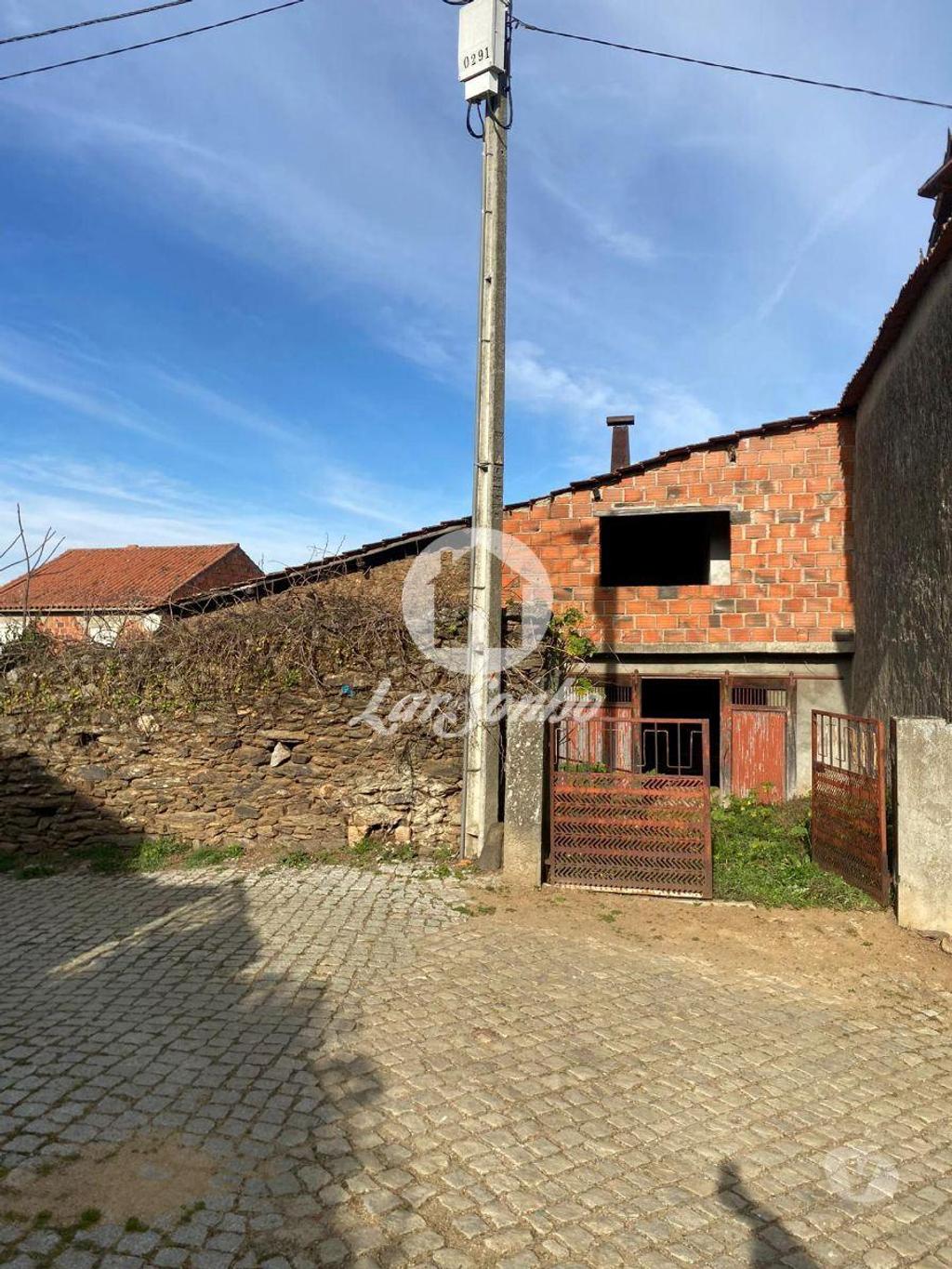 Apartamentos a venda Macedo de Cavaleiros - Fotos para Macedo-de-cavaleiros-Conjunto de moradias e terreno (245-M-01633)