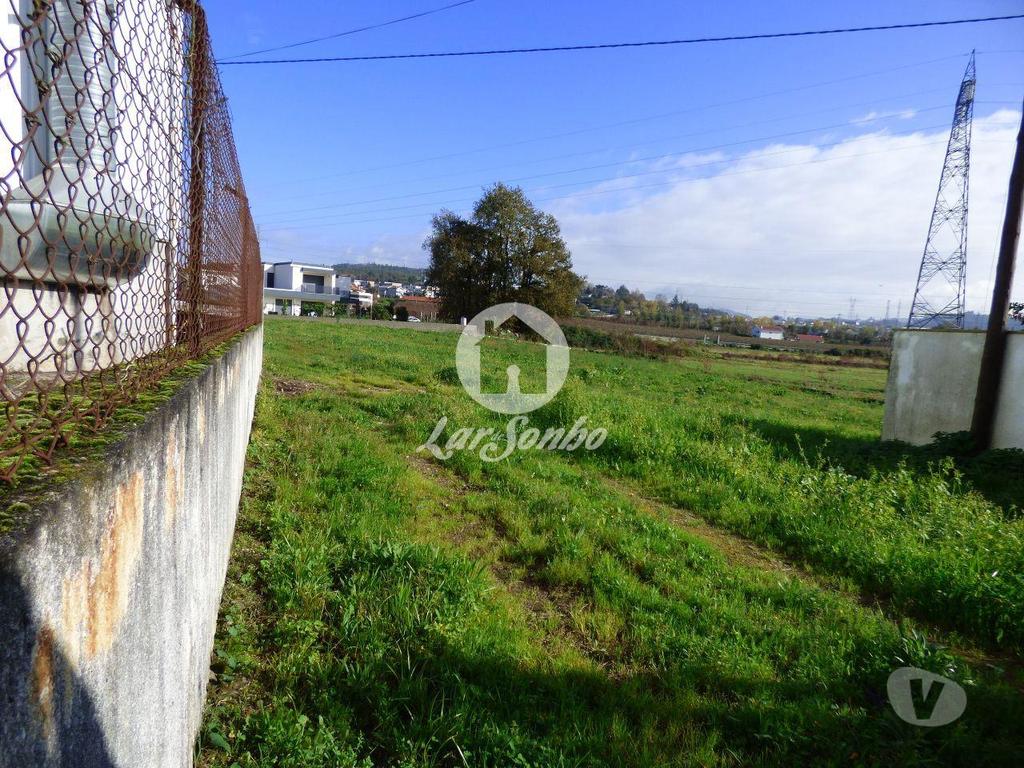 Terrenos Guimarães - Fotos para Fantástico terreno para construção industrial (245-T-01562)