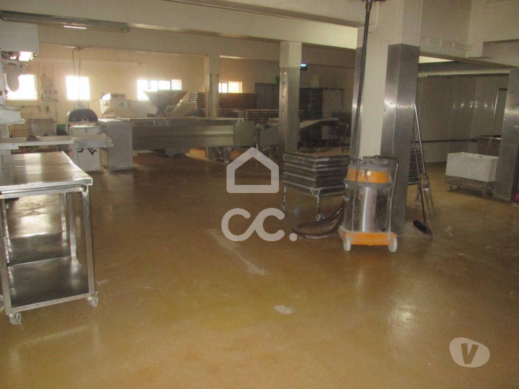 Comprar Loja Figueira da Foz - Fotos para NEGÓCIO EM PLENO FUNCIONAMENTO. Prédio composto no...