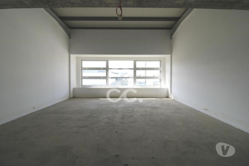 Aluguer Loja Marinha Grande - Fotos para Escritório Novo em zona Comercial. OPORTUNIDADE!