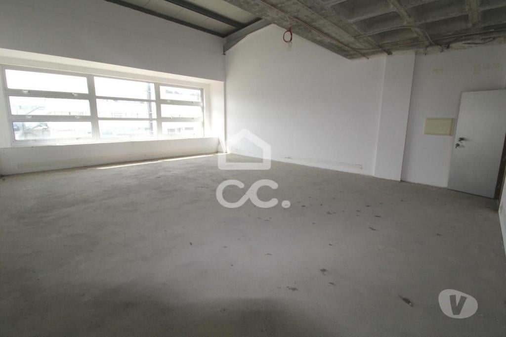 Aluguer Loja Marinha Grande - Fotos para Escritório Novo em zona Comercial. OPORTUNIDADE!