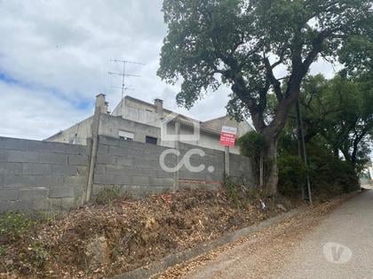 Casas a venda - Fotos para Tomar-Moradia T3 em Casais e Alviobeira (235 M 01374)