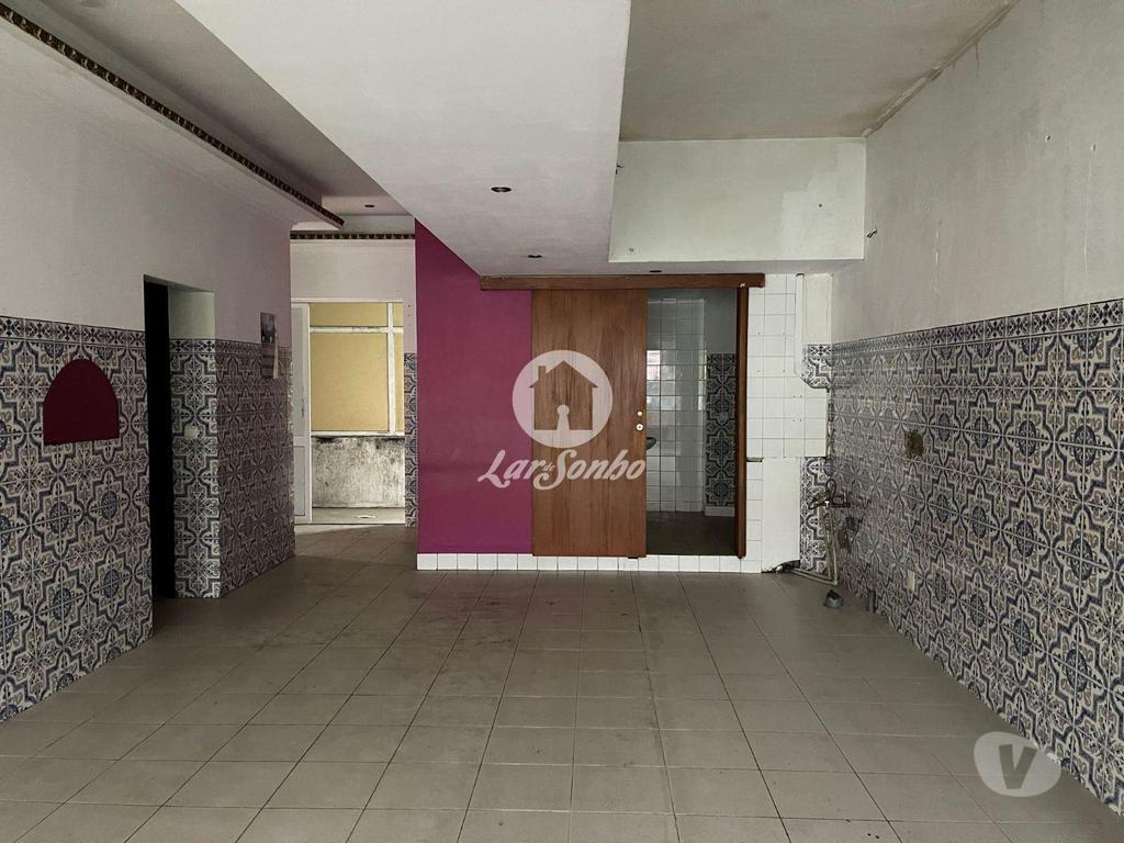 Comprar Loja Guimarães - Fotos para Excelente loja com licença para restauração