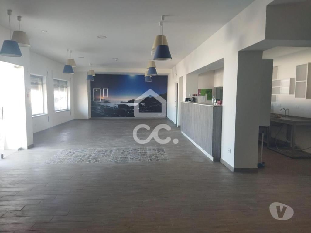 Comprar Loja Leiria - Fotos para OPORTUNIDADE DE NEGÓCIO --- Loja de Comércio equipada para...