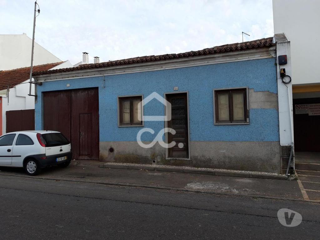 Apartamentos a venda Alpiarça - Fotos para Alpiarca-Moradia para recuperar com garagem e adega (235 M 01380)