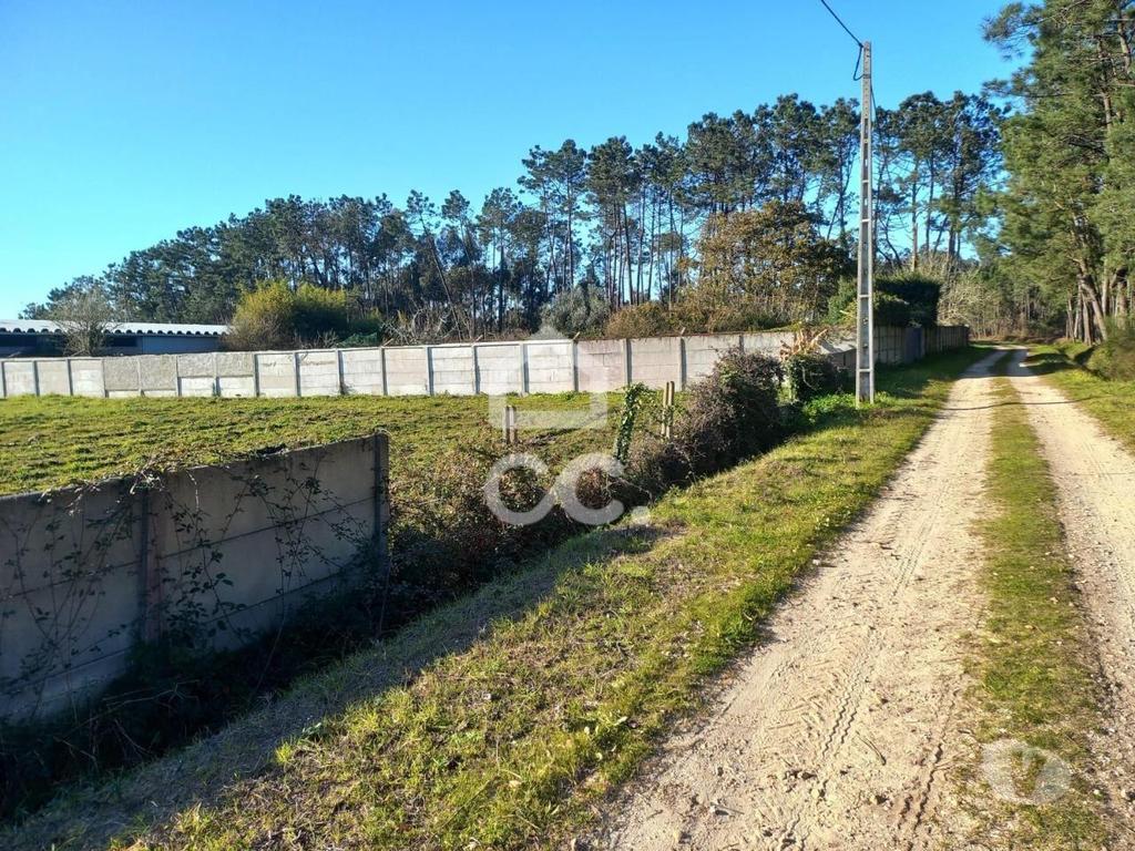 Terrenos Leiria - Fotos para VENDE-SE--- Terreno com a área de 1905 m2 , com 51,50 m2 de