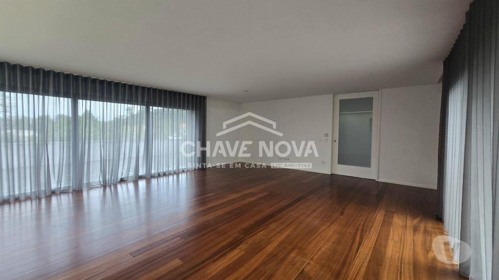 Apartamentos a venda Vila Nova de Gaia - Fotos para Moradia T4 c Terraço e Jardim em Gulpilhares (GN 02106)