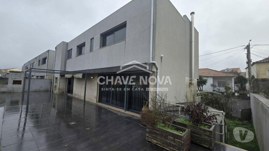 Apartamentos a venda Vila Nova de Gaia - Fotos para Moradia T4 c Terraço e Jardim em Gulpilhares (GN 02106)