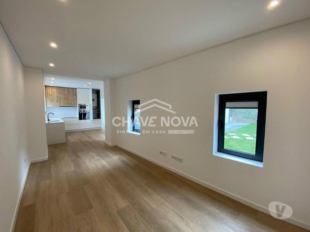 Apartamentos a venda Santa Maria da Feira - Fotos para Moradia Térrea T3, c 3 frentes, amplo jardim. Renovada. Nogueira