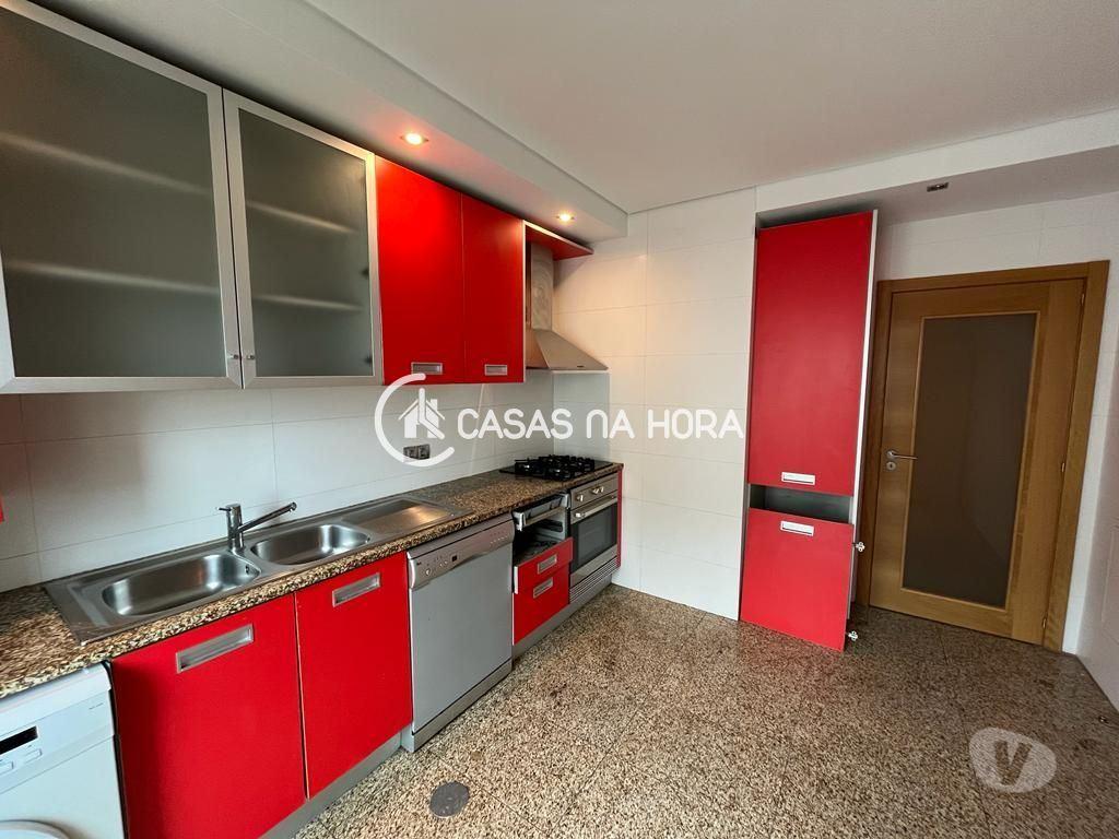 Imóveis para alugar Viseu - Fotos para T2 Com Ar Condicionado e Garagem - Centro da Cidade - Viseu