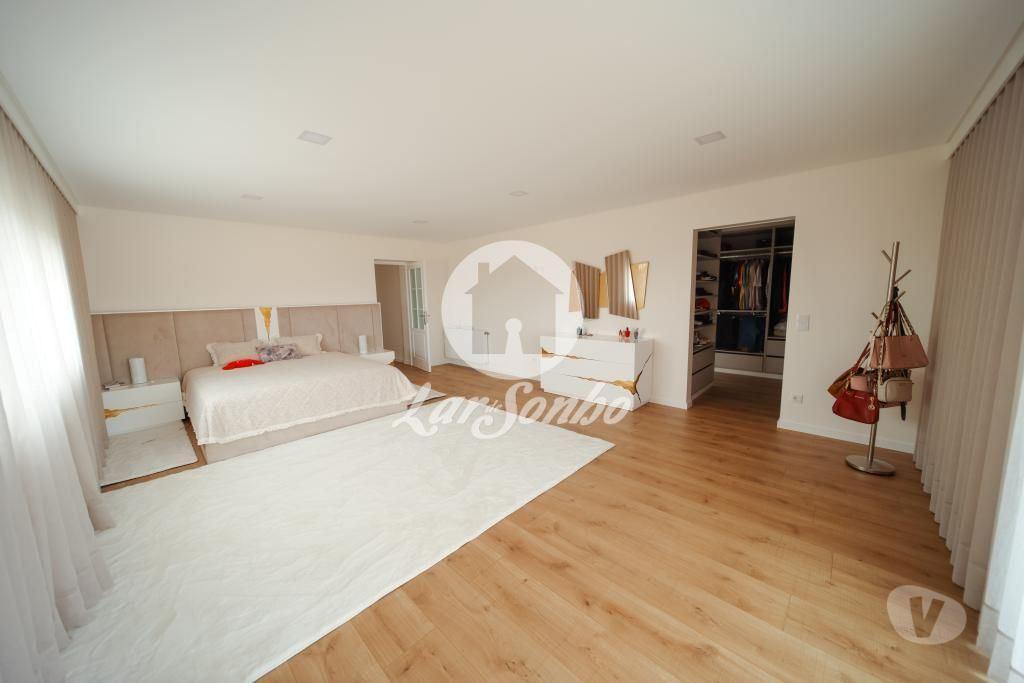 Apartamentos a venda Vila Nova de Famalicão - Fotos para M4+1 individual como nova com G.F. p 6 carros em Calendário