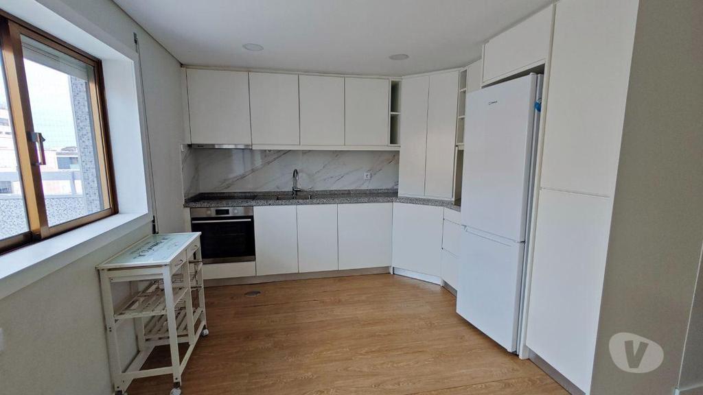 Imóveis para alugar Vila Nova de Gaia - Fotos para T2 Duplex - Equip. -Garagem Junto ao Corte Inglês Gaia