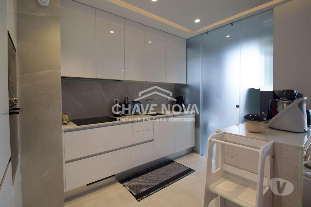 Apartamentos a venda Vila Nova de Gaia - Fotos para Apartamento T2+1 Como Novo c Garagem Box em Canidelo (GN 02107)