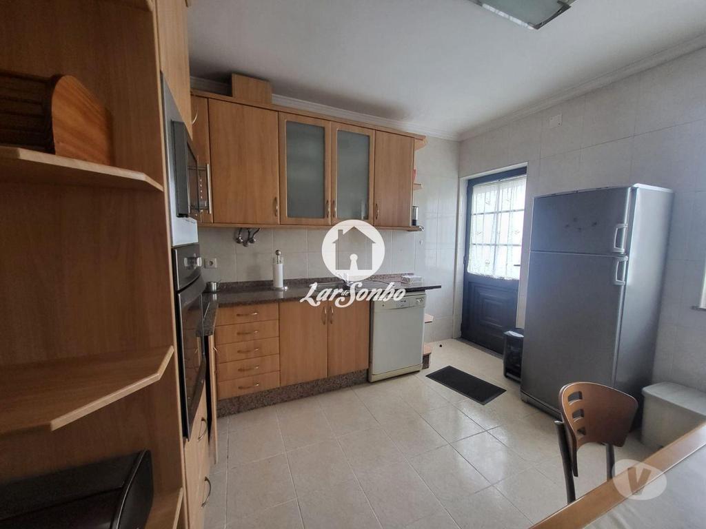 Comprar Loja Vila do Conde - Fotos para Prédio em Banda com Habitação T4+1 e Comercio no centro de...