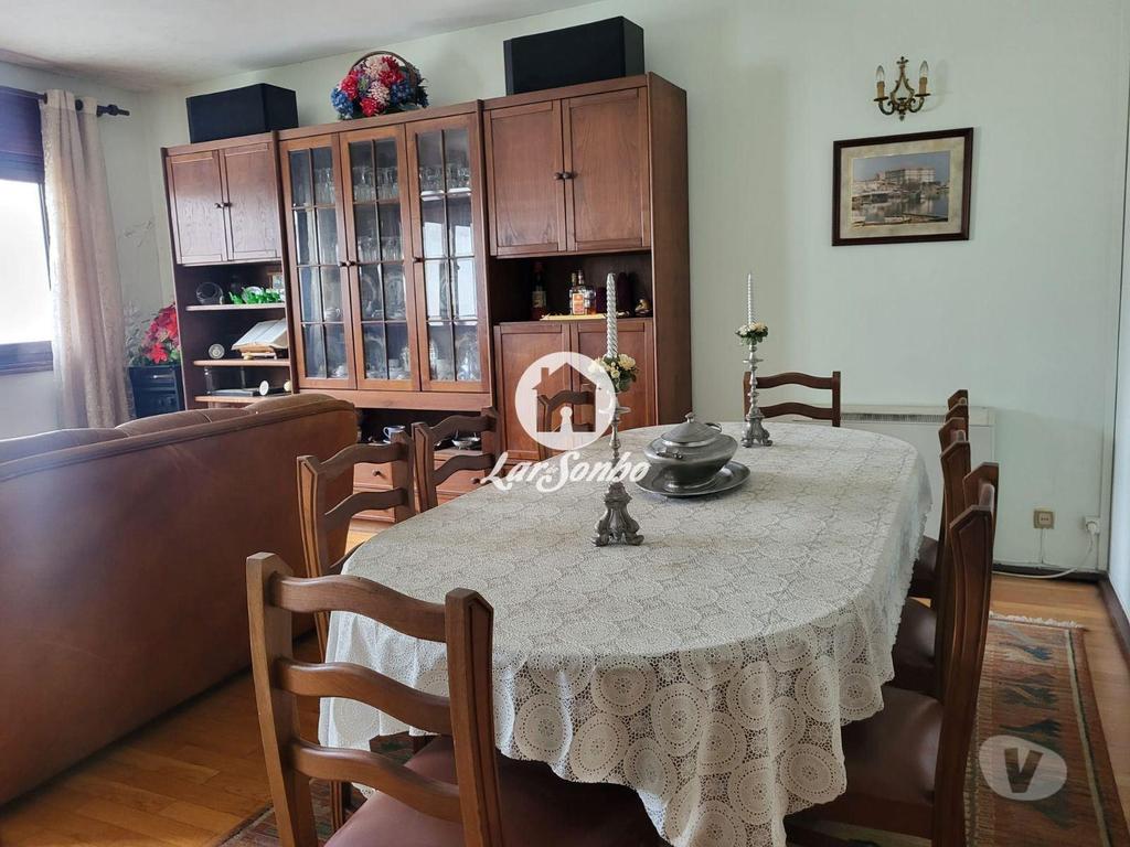 Comprar Loja Vila do Conde - Fotos para Prédio em Banda com Habitação T4+1 e Comercio no centro de...