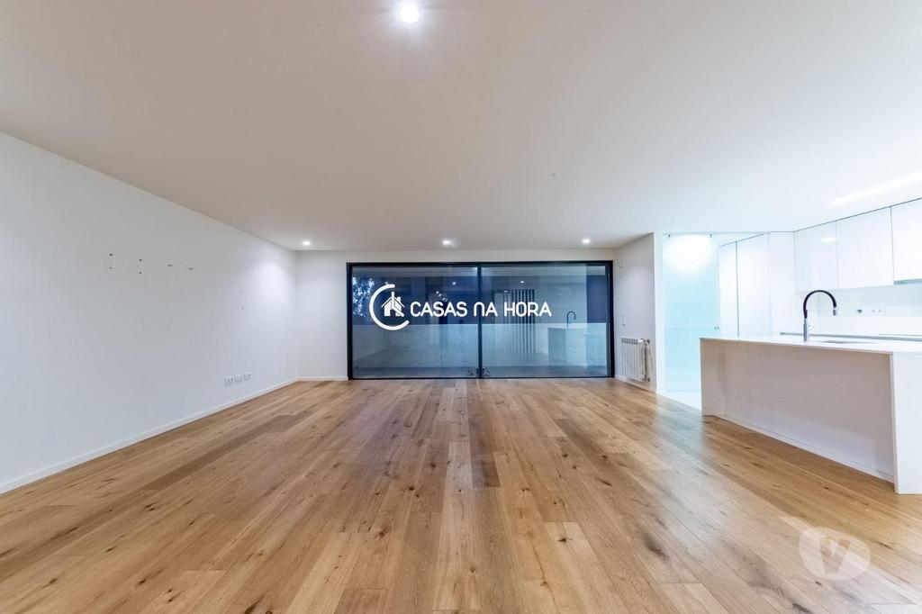 Imóveis para alugar Vila Nova de Gaia - Fotos para T2 com 2 suítes, varanda e lugar de garagem em Santa Marinha...