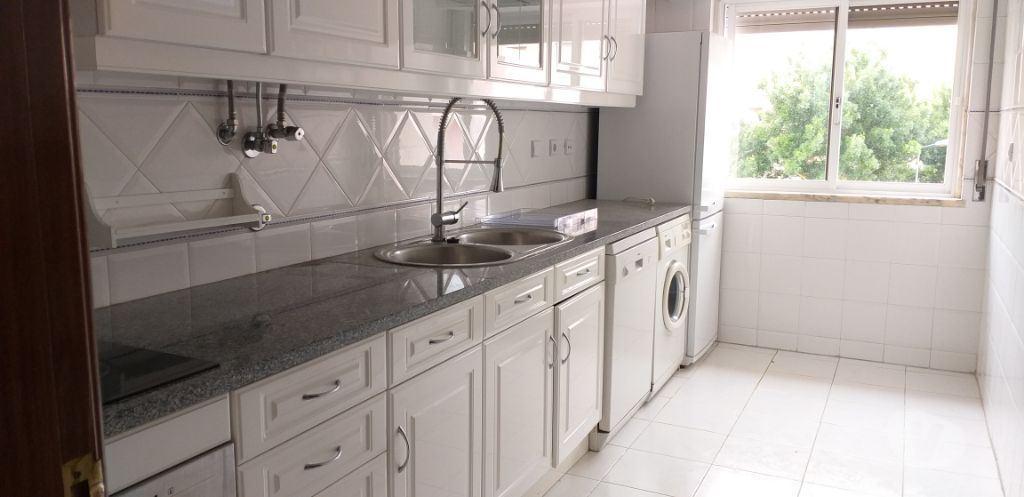 Imóveis para alugar Sintra - Fotos para RD120 T1 em São Marcos, cozinha equipada, excelentes áreas
