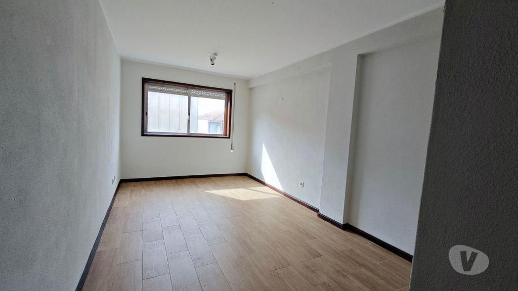 Aluguer Loja Matosinhos - Fotos para Escritório 20m2 Rua Brito Capelo Centro Matosinhos
