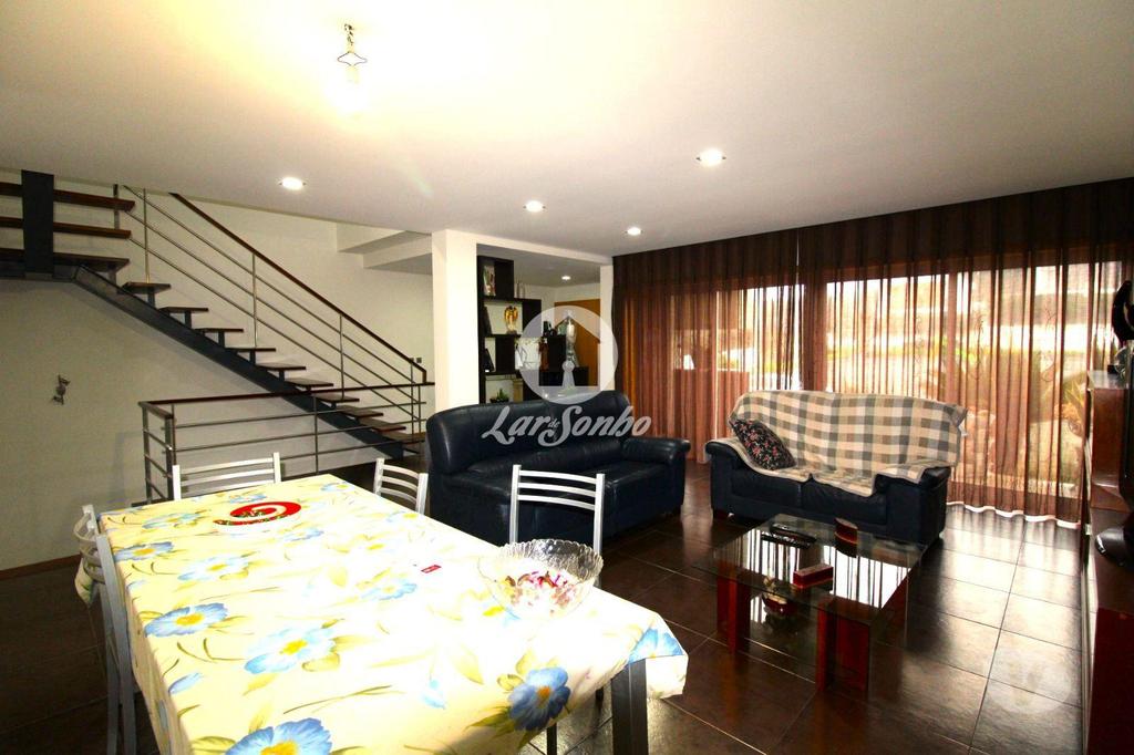 Apartamentos a venda Vila Nova de Famalicão - Fotos para Moradia T3 de gaveto como nova com G.F. p 4 carros em Lousado