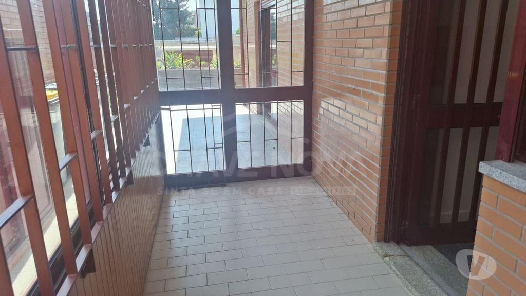 Imóveis para alugar Porto - Fotos para Andar moradia T4, dois pisos (R C e 1º andar), à Avenida Dr....