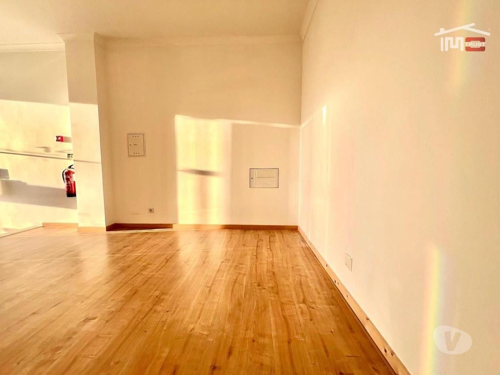 Comprar Loja Alcochete - Fotos para Loja com Arrecadação e Garagem Ideal para Escritório ou Estética