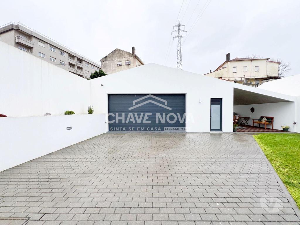 Apartamentos a venda Vila Nova de Gaia - Fotos para Moradia Térrea T3 com 3 Suítes, Arquitetura Moderna, Piso
