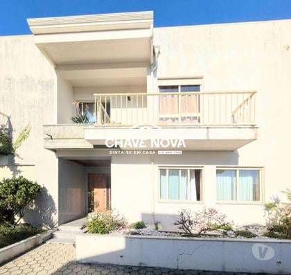 Casas e apartamentos - venda - Fotos para Moradia V4 geminada em condomínio fechado para venda em Pedroso