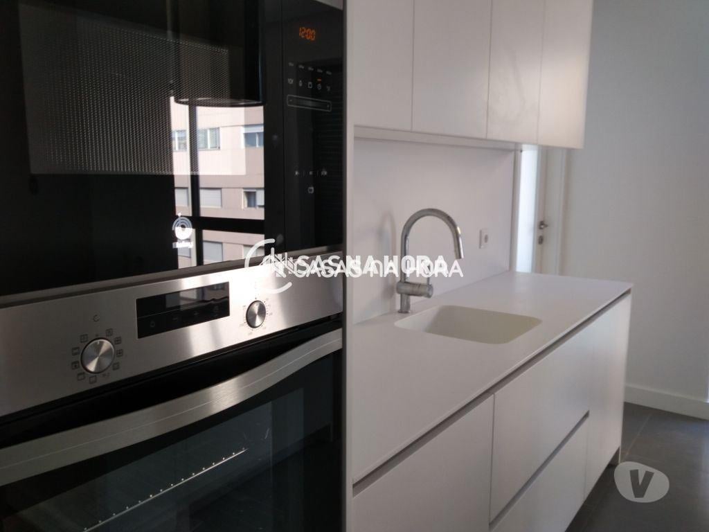 Apartamentos a venda Porto - Fotos para Porto-T4 Renovado na Boavista (Gaia A 02013)