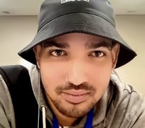 Jovem 26 anos brasileiro Massagista