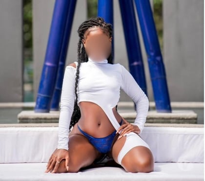 Acompanhantes & Massagem - Fotos para Zari morena com paixao e com muita intensidade