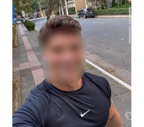 Sou um homem bonito, ativo, muito gentil, carinhoso e educad